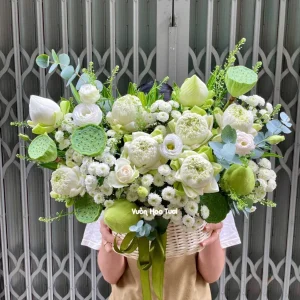 Giỏ Hoa Sen Trắng An Nhiên Chúc Mừng